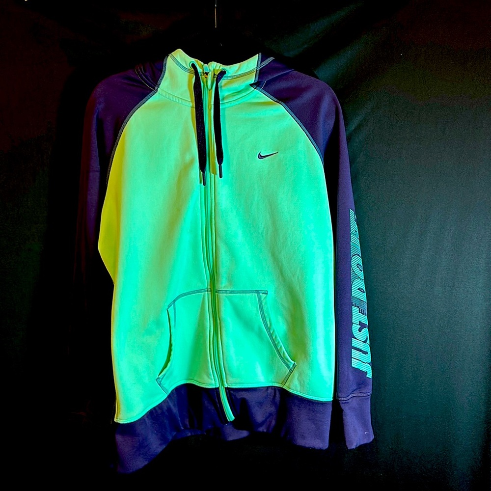 Nike women’s XL thermal dri-fit long sleeve fleece jacket